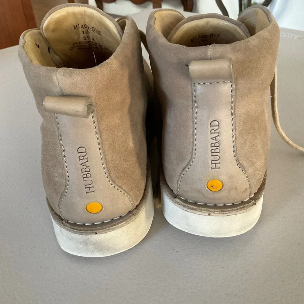 Samuel Hubbard Mens 10 Beige Suede Chukka Boots Comfort Vibram Sole